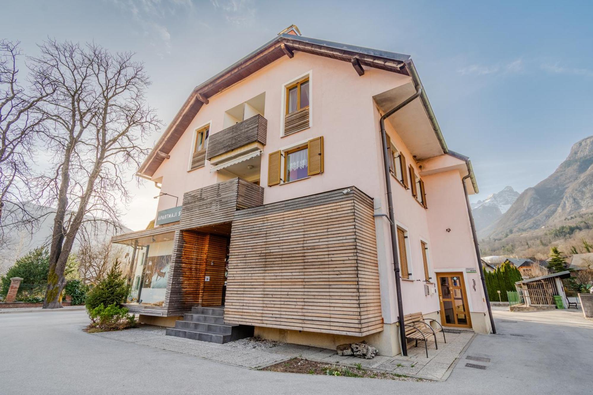 Apartments Skok With Rafting And Free Parking ボヴェツ エクステリア 写真